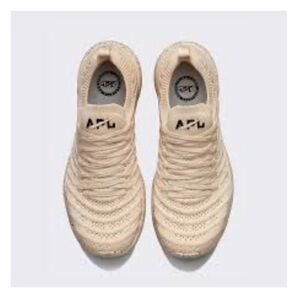 APL Techloom Wave Sneakers in Warm Silk/Black/Speckle.